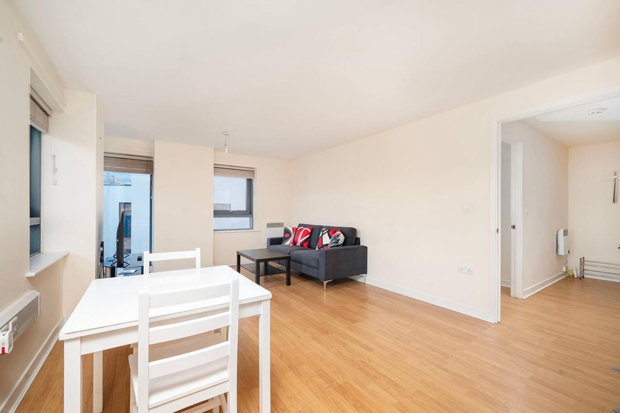 Charming Flat Close To Stadium Appartamento Londra