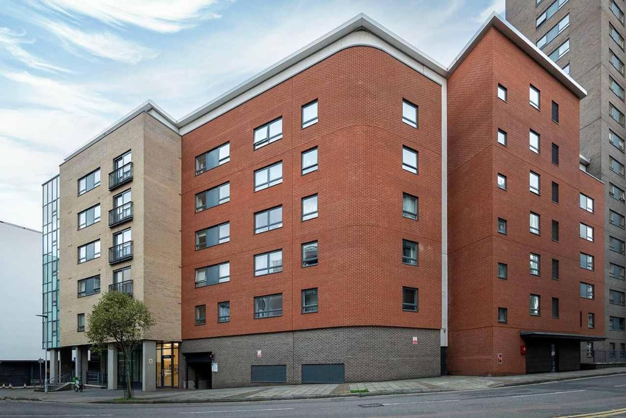 Charming Flat Close To Stadium Londra
